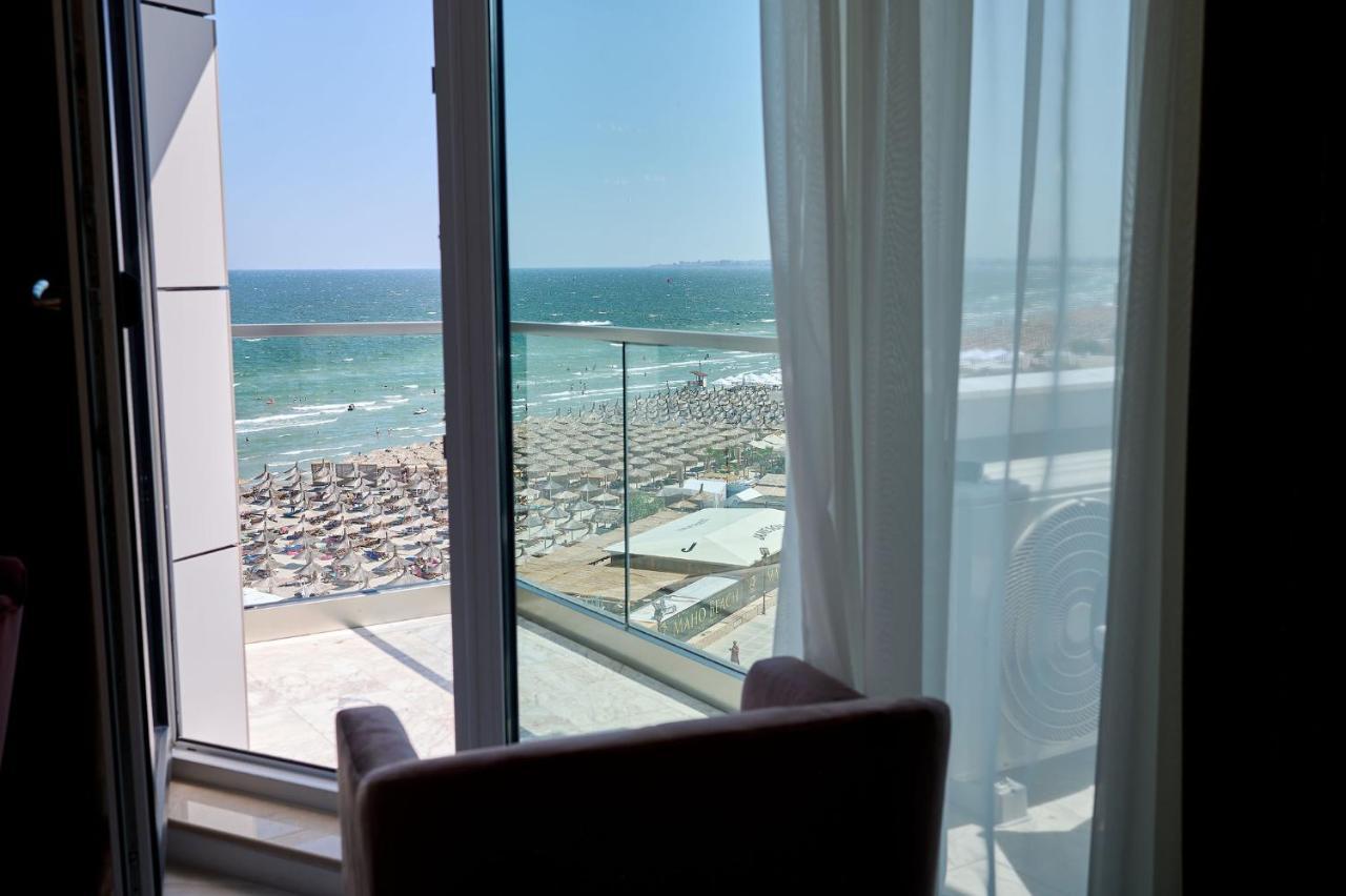 Wave N' Sea Apartment In Infinity Beach Resort - Parking Mamaia Buitenkant foto