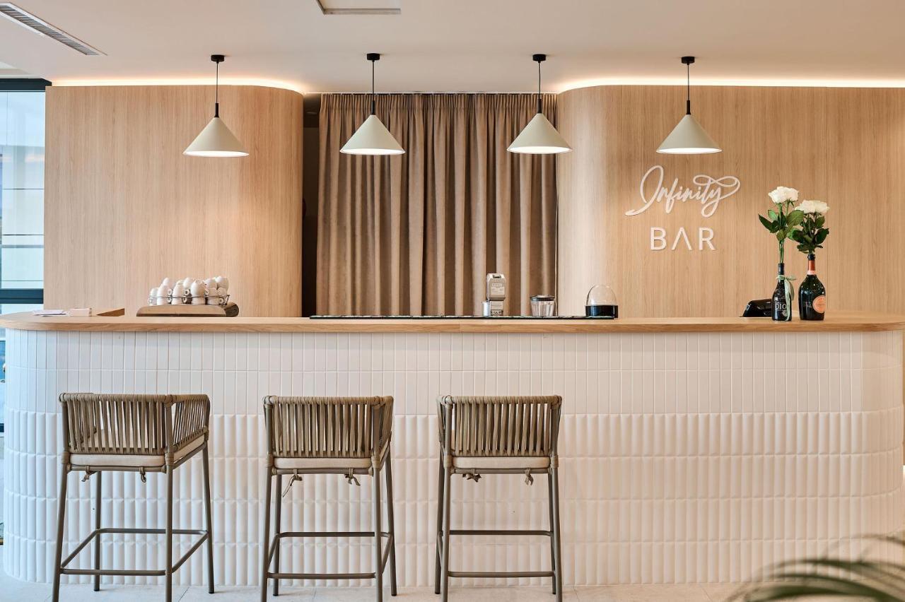 Wave N' Sea Apartment In Infinity Beach Resort - Parking Mamaia Buitenkant foto
