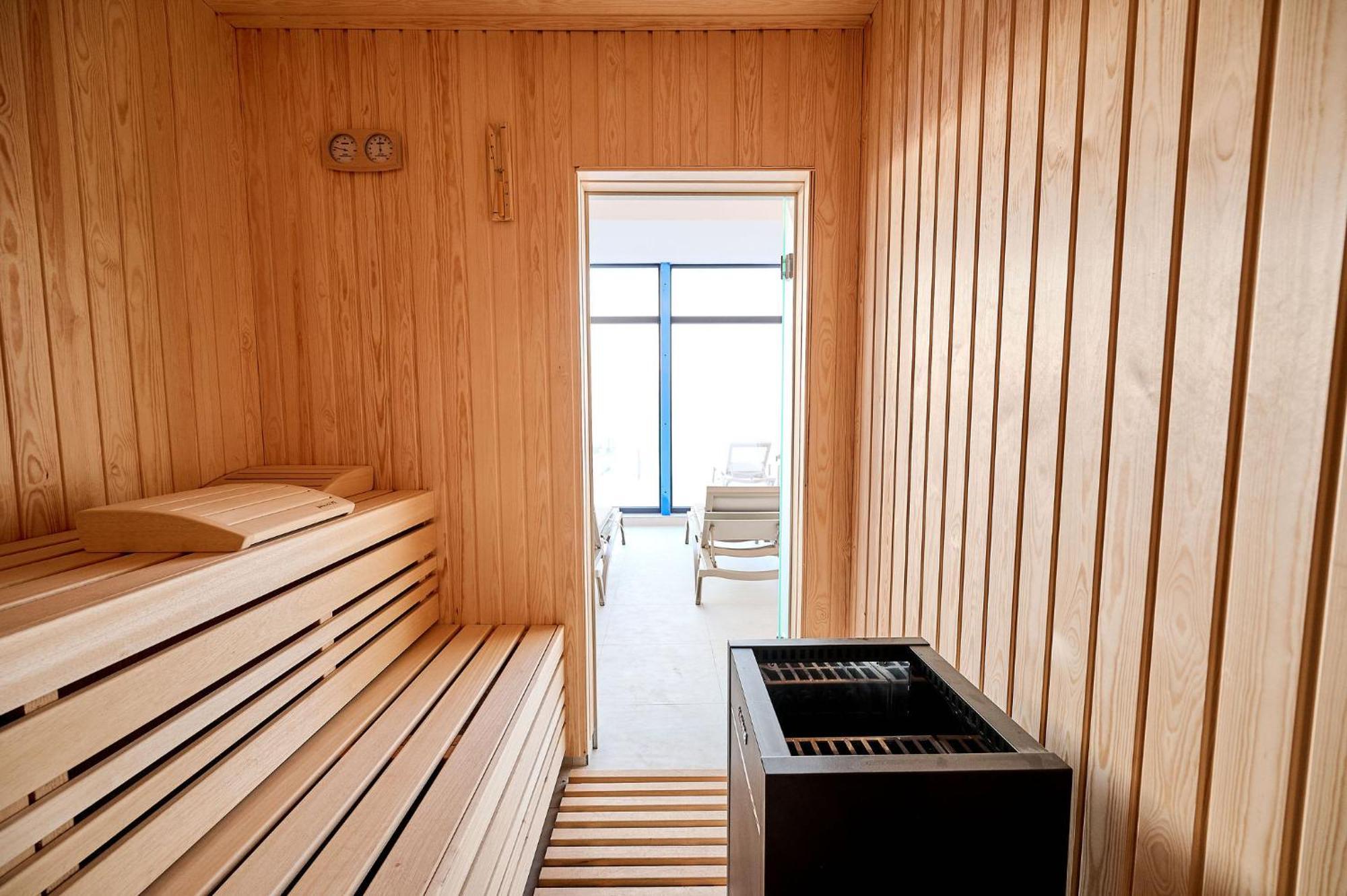 Wave N' Sea Apartment In Infinity Beach Resort - Parking Mamaia Buitenkant foto