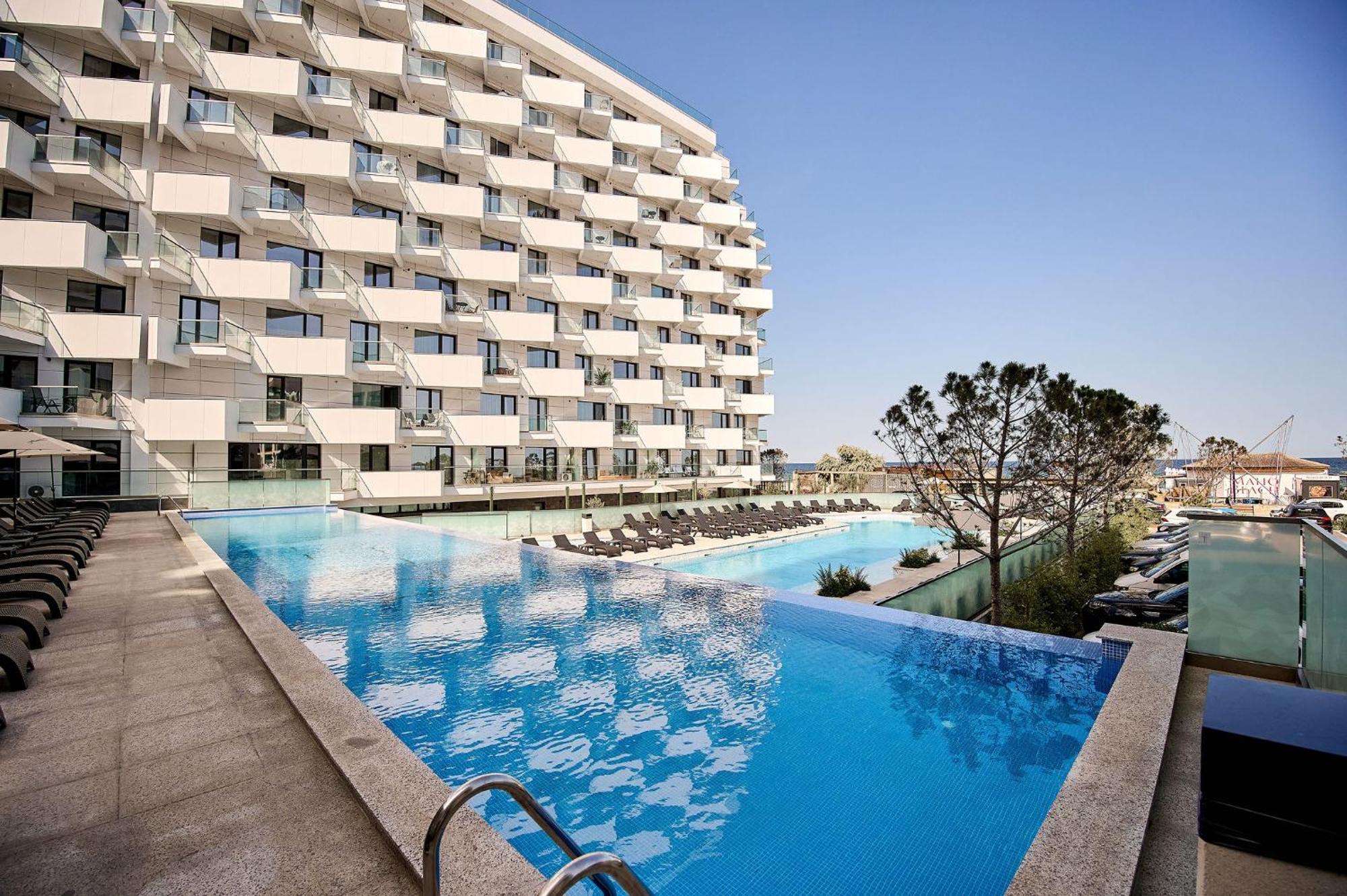 Wave N' Sea Apartment In Infinity Beach Resort - Parking Mamaia Buitenkant foto